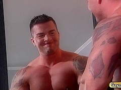Gay with buff muscles sucks cocks and anal fucking in the balck couch