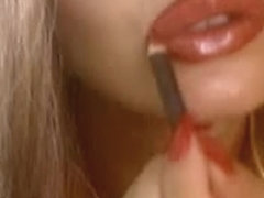 apply lipstick on my pouty lips - SuperTrip Video