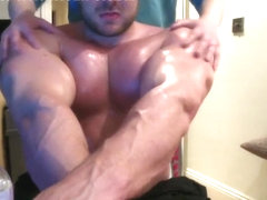 JAY MUSCLE GETS HIS PECS OILED