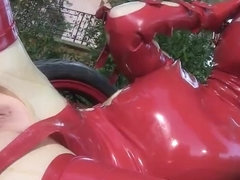 Delightful shaved UK Latex Lucy perfroming in fetish sex video in outdoor